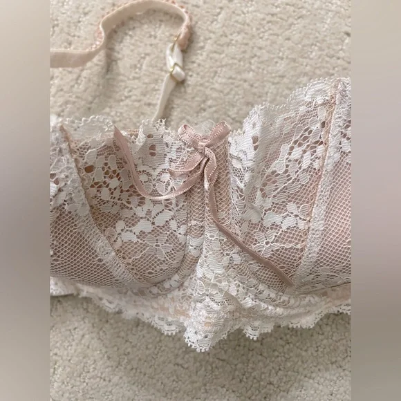 Early 2000’s Elle MacPherson Intimates Lace Detail Demi Bra - 36D - Picture 5 of 12